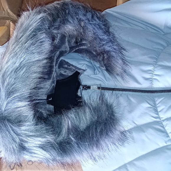 Below Zero puffer hoodie jacket - Picture 2 of 5